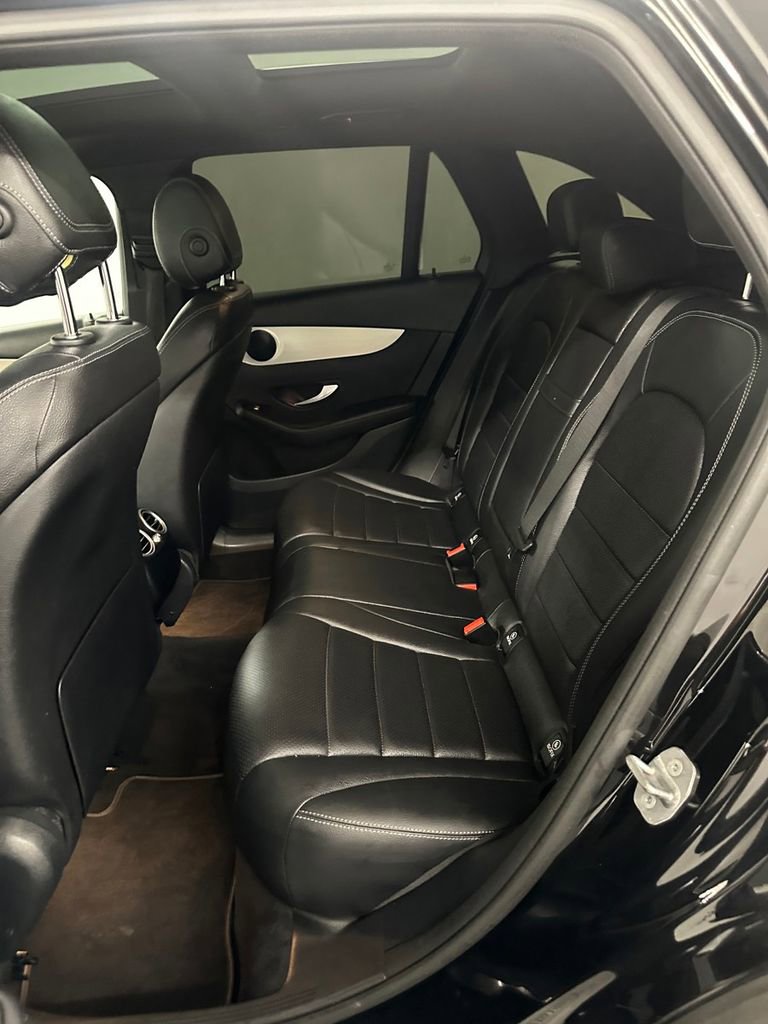 Used 2021 Mercedes-Benz GLC 300 4MATIC image 26
