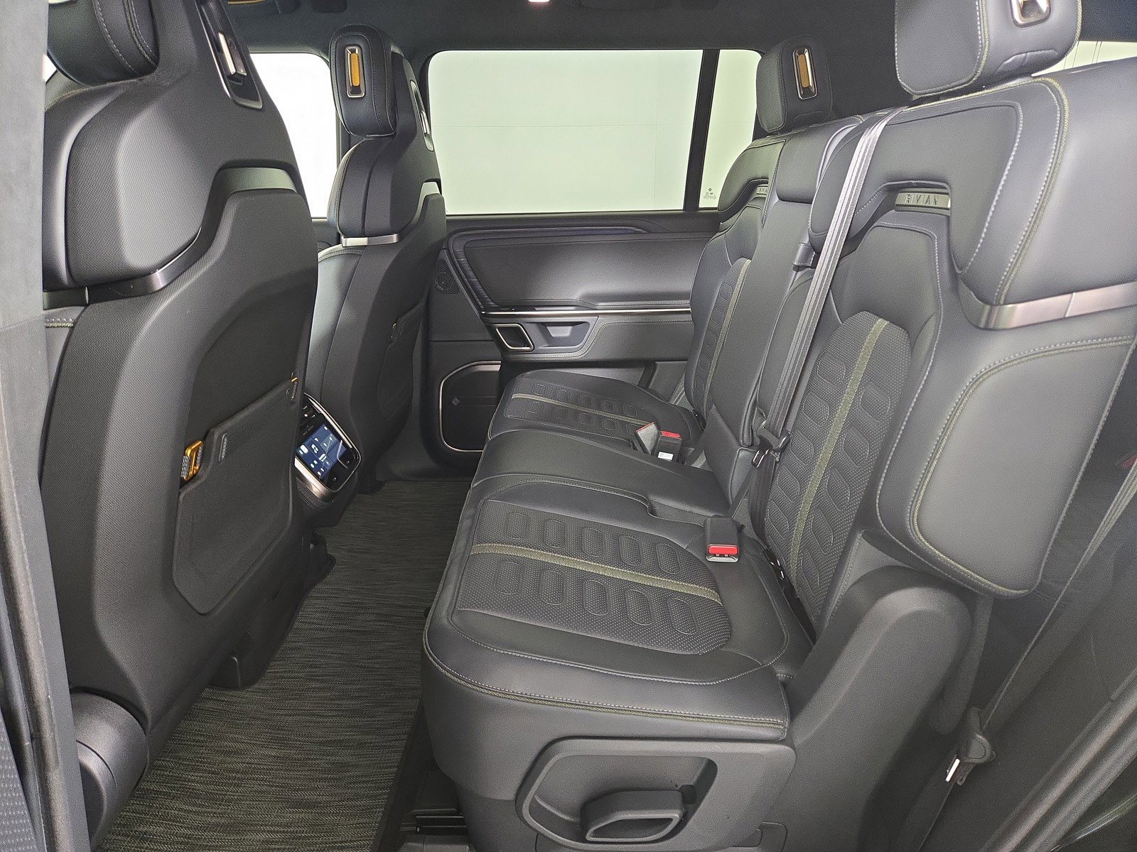 Used 2024 Rivian R1S Adventure AWD/4WD image 21