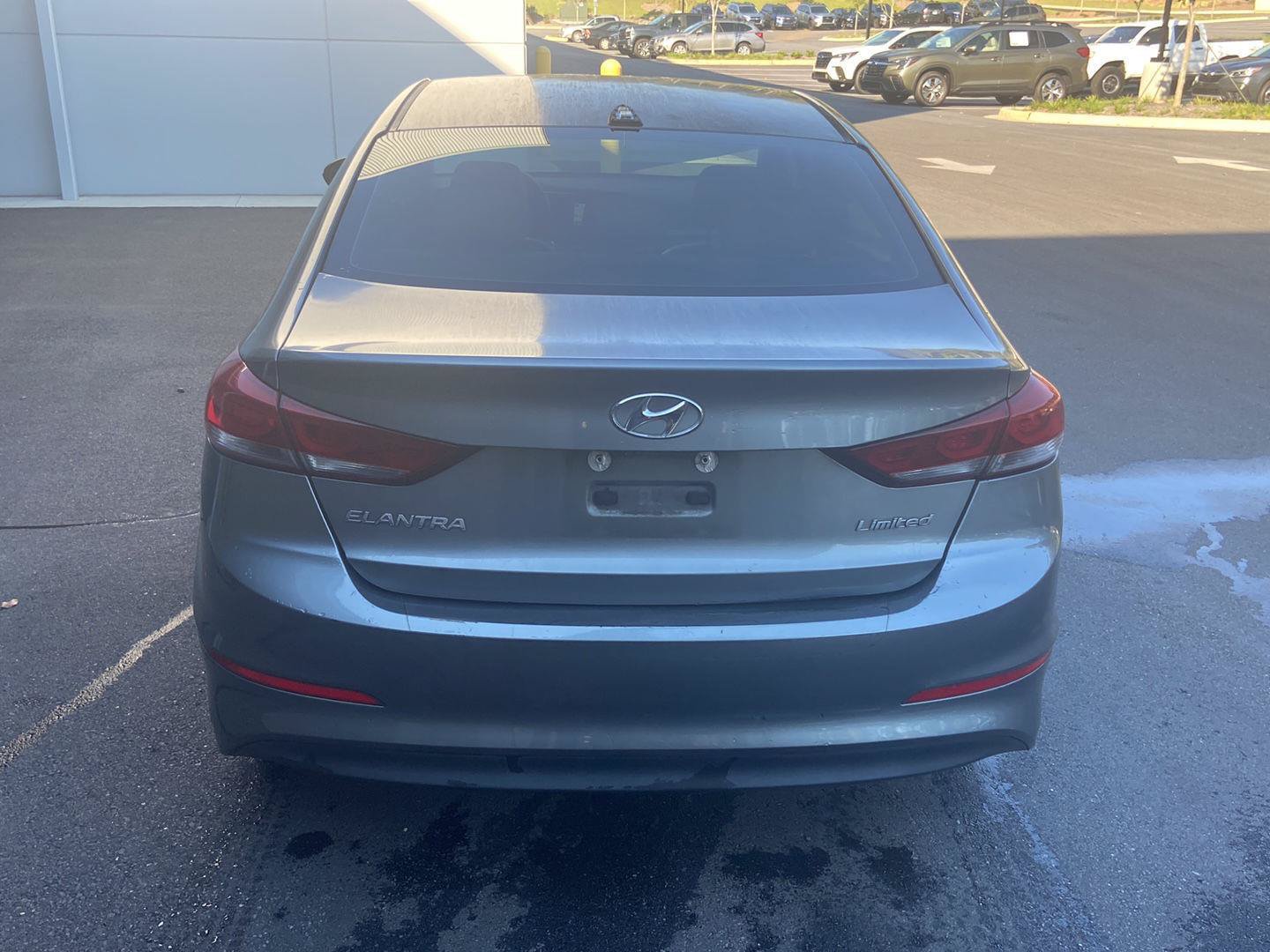 Used 2017 Hyundai Elantra Limited w/ Limited Tech Package 04 FWD image 4