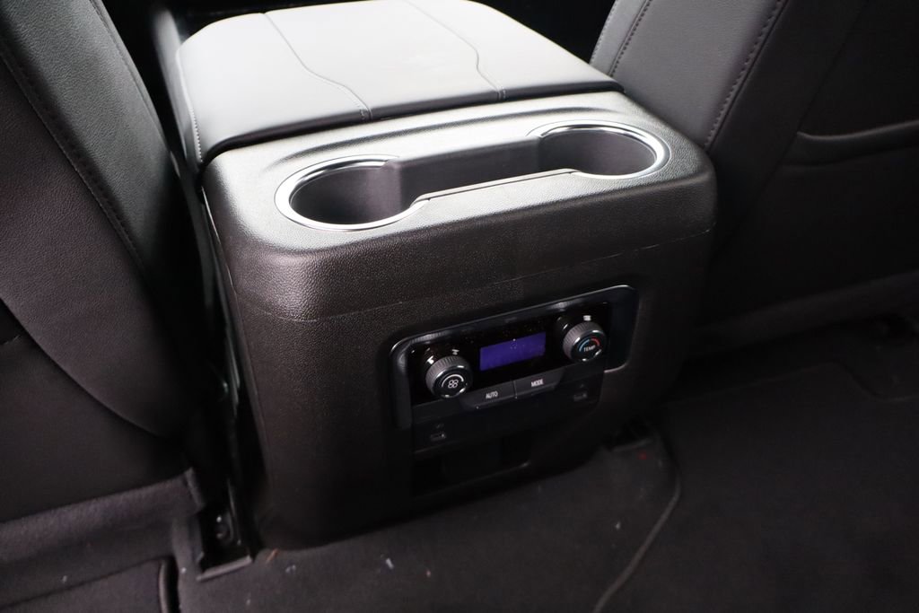 New 2026 Chevrolet Suburban LT image 39