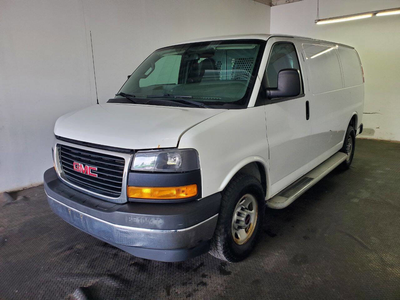 Used 2018 GMC Savana 2500 w/ Driver Convenience Package RWD image 1