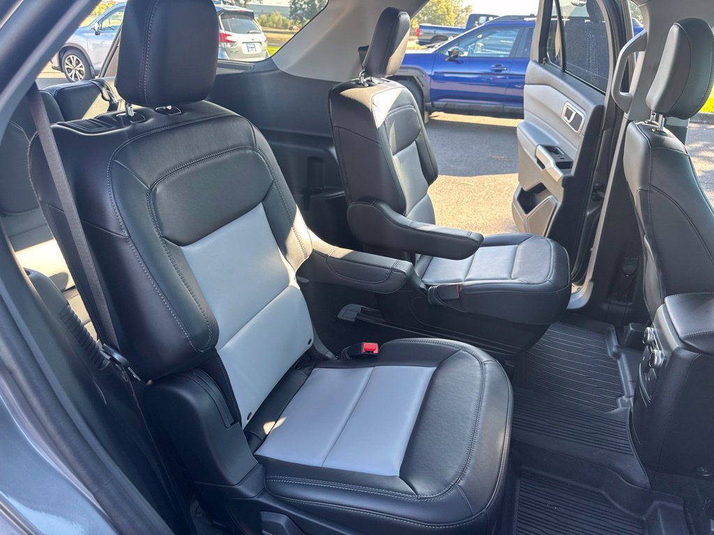 Used 2023 Ford Explorer XLT w/ Equipment Group 202A AWD/4WD image 15