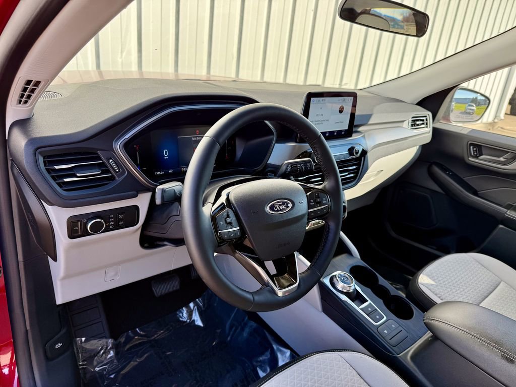 Certified 2025 Ford Escape Active w/ Cold Weather Package image 9