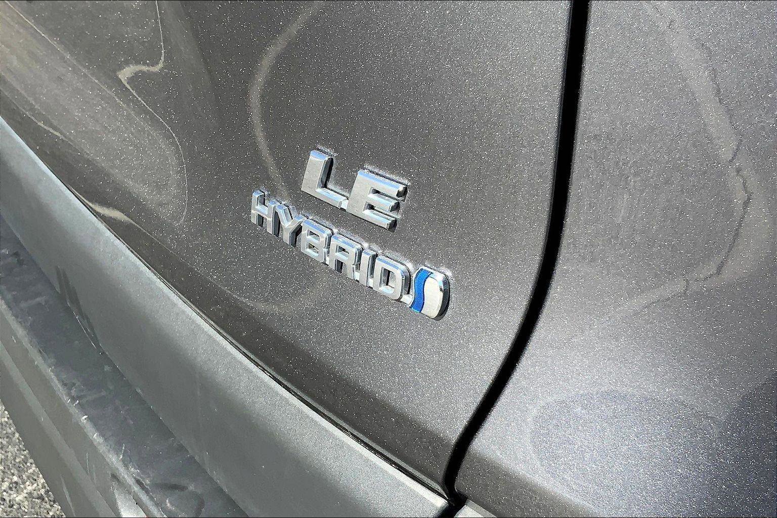 Used 2022 Toyota RAV4 LE image 8