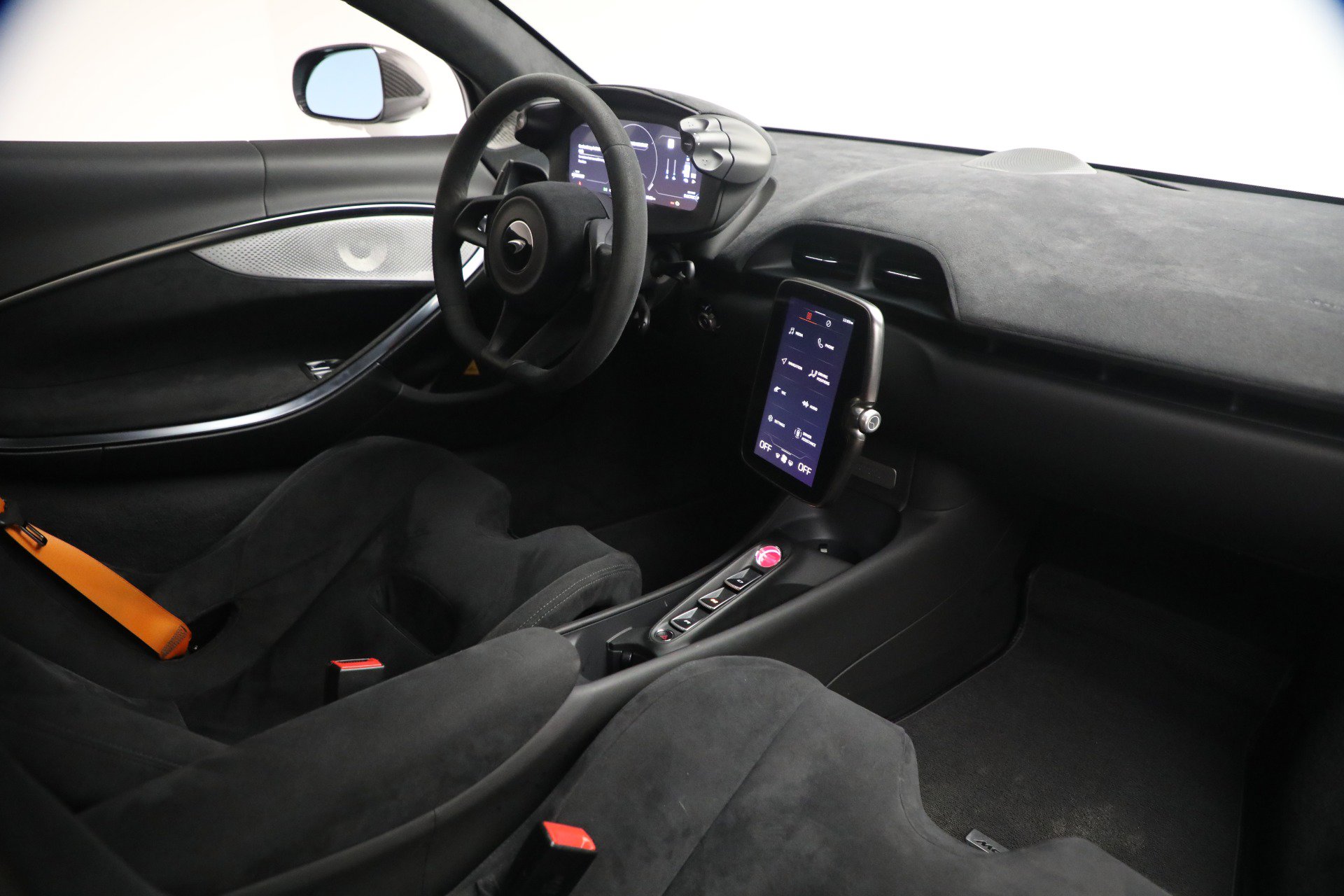 Used 2023 McLaren Artura image 27