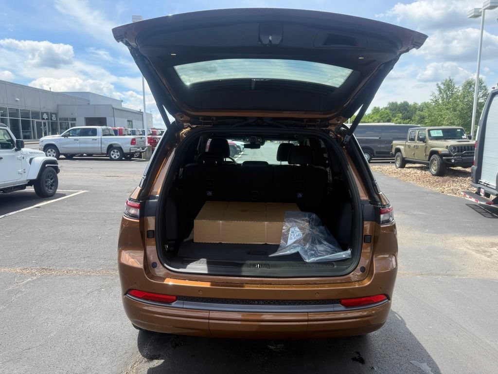 New 2026 Jeep Grand Cherokee Limited AWD/4WD image 39