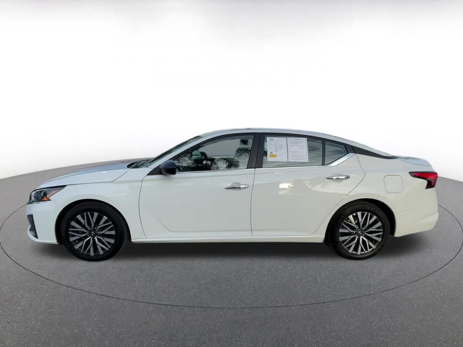 Used 2025 Nissan Altima 2.5 SV image 9