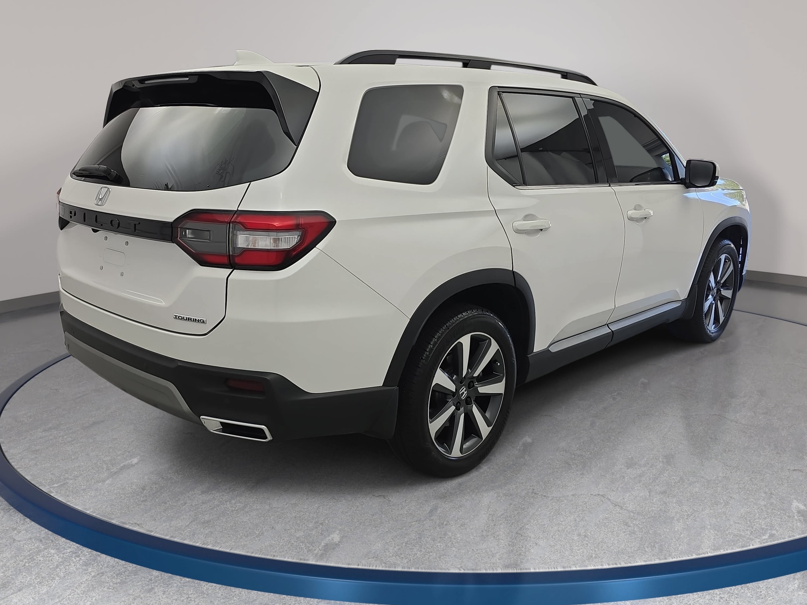 Certified 2025 Honda Pilot Touring image 5