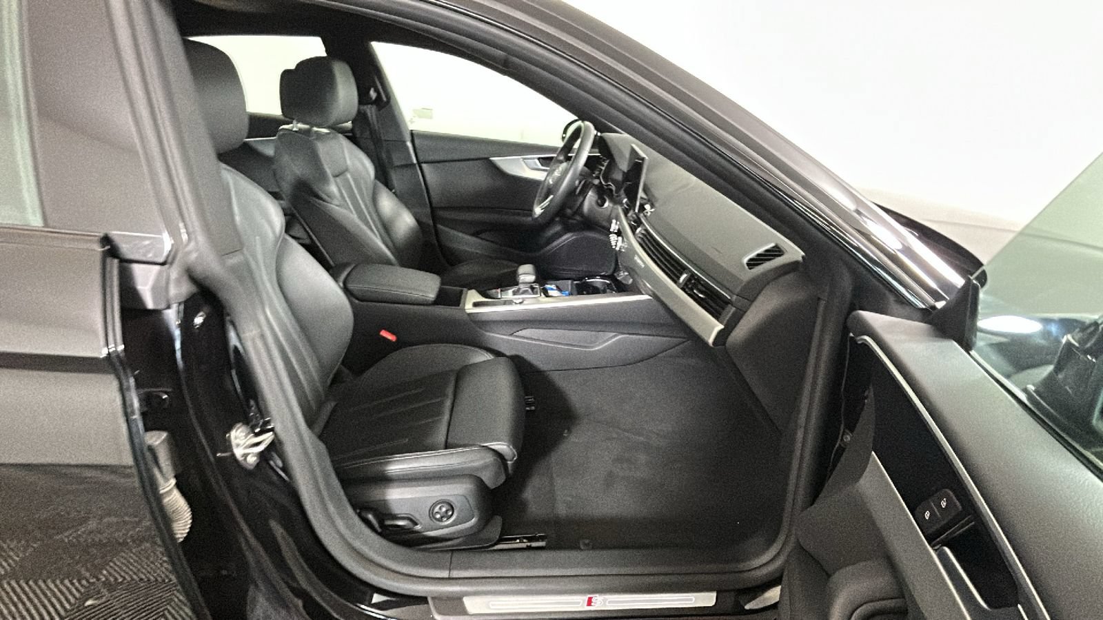 Used 2025 Audi A5 2.0T Premium Plus AWD/4WD image 33