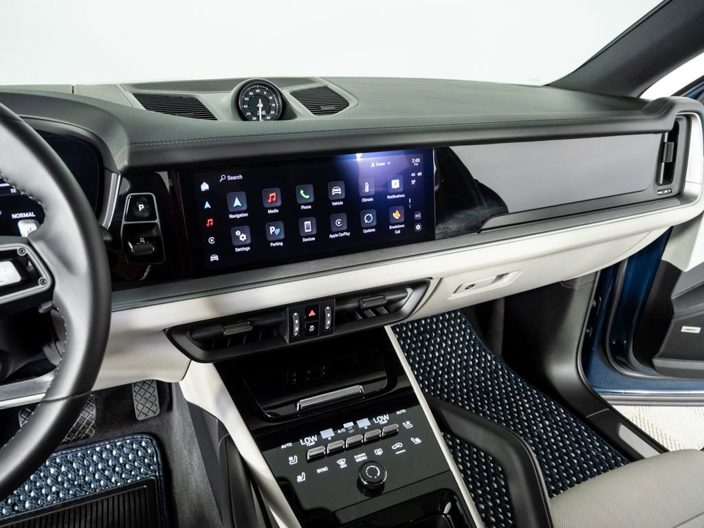 Certified 2025 Porsche Cayenne Coupe w/ Premium Package Plus image 13