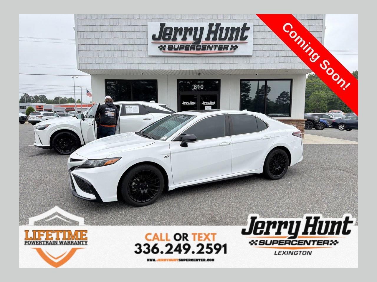 Used 2024 Toyota Camry SE w/ Convenience Package FWD image 1