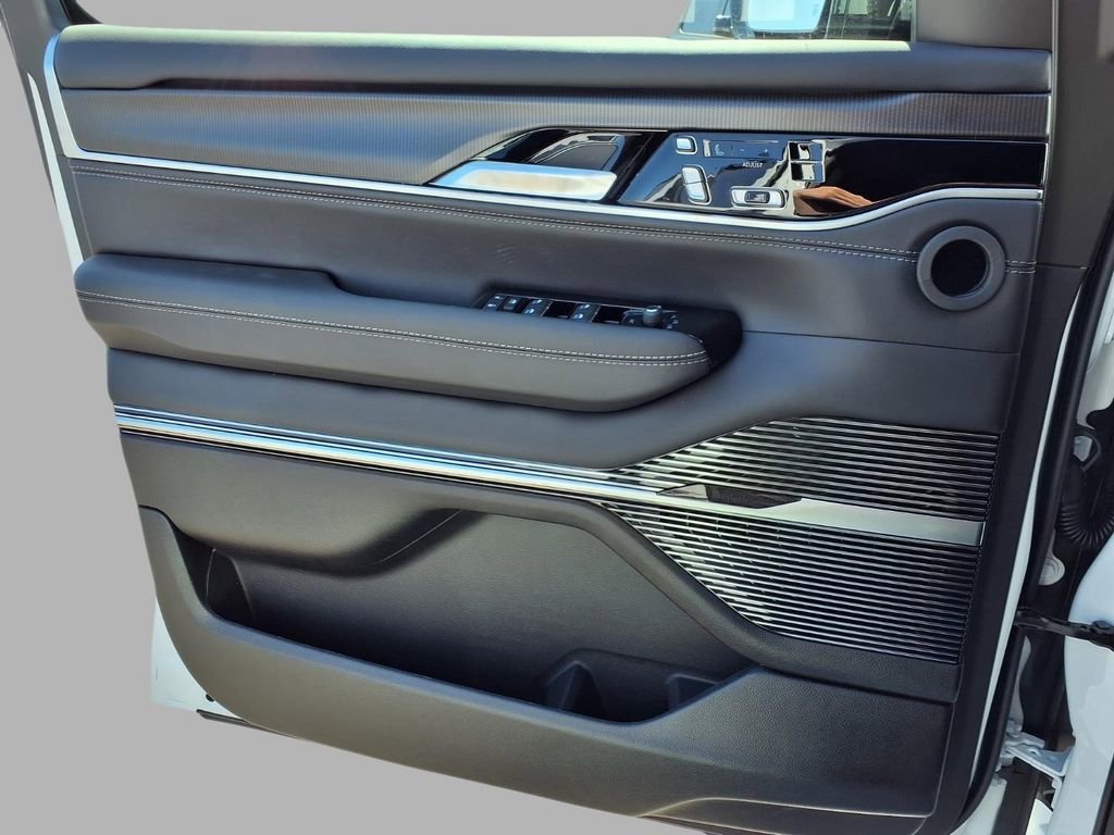 New 2026 Jeep Grand Wagoneer Summit AWD/4WD image 18