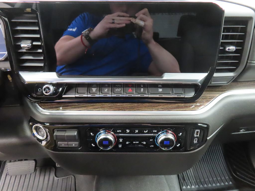 Used 2025 GMC Sierra 2500 SLE w/ SLE Convenience Package AWD/4WD image 20