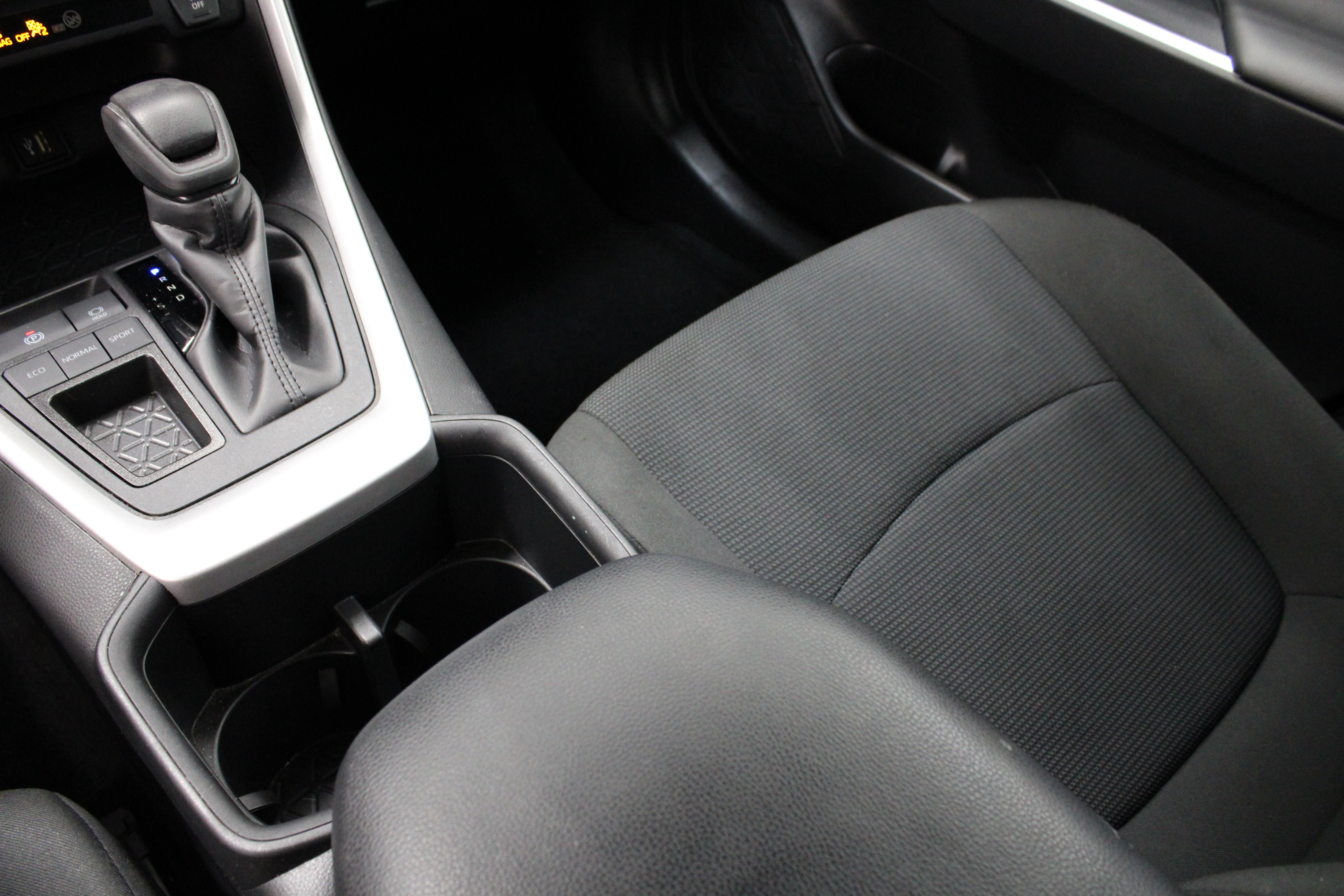 Certified 2024 Toyota RAV4 LE FWD image 16