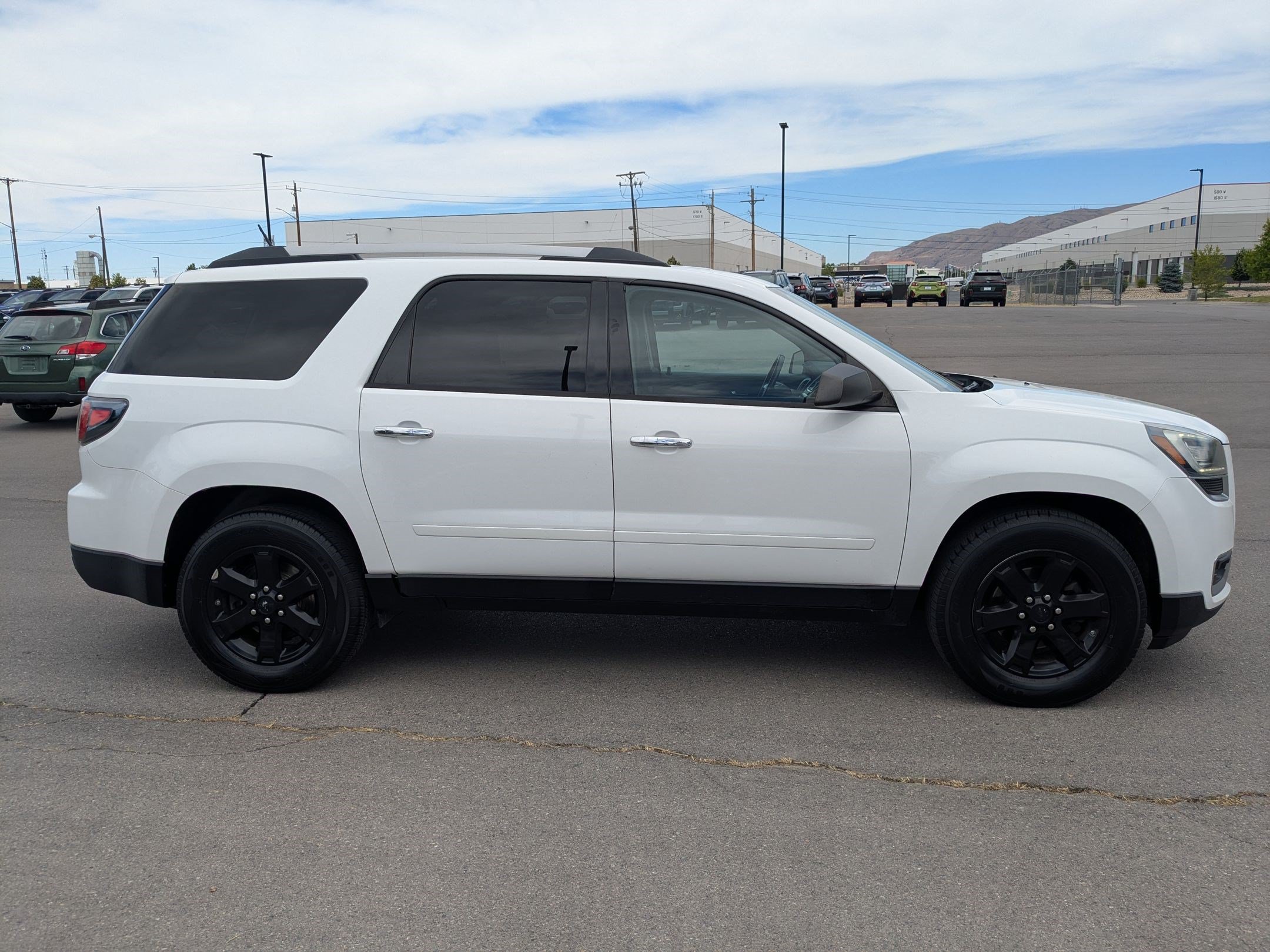Used 2016 GMC Acadia SLE AWD/4WD image 2