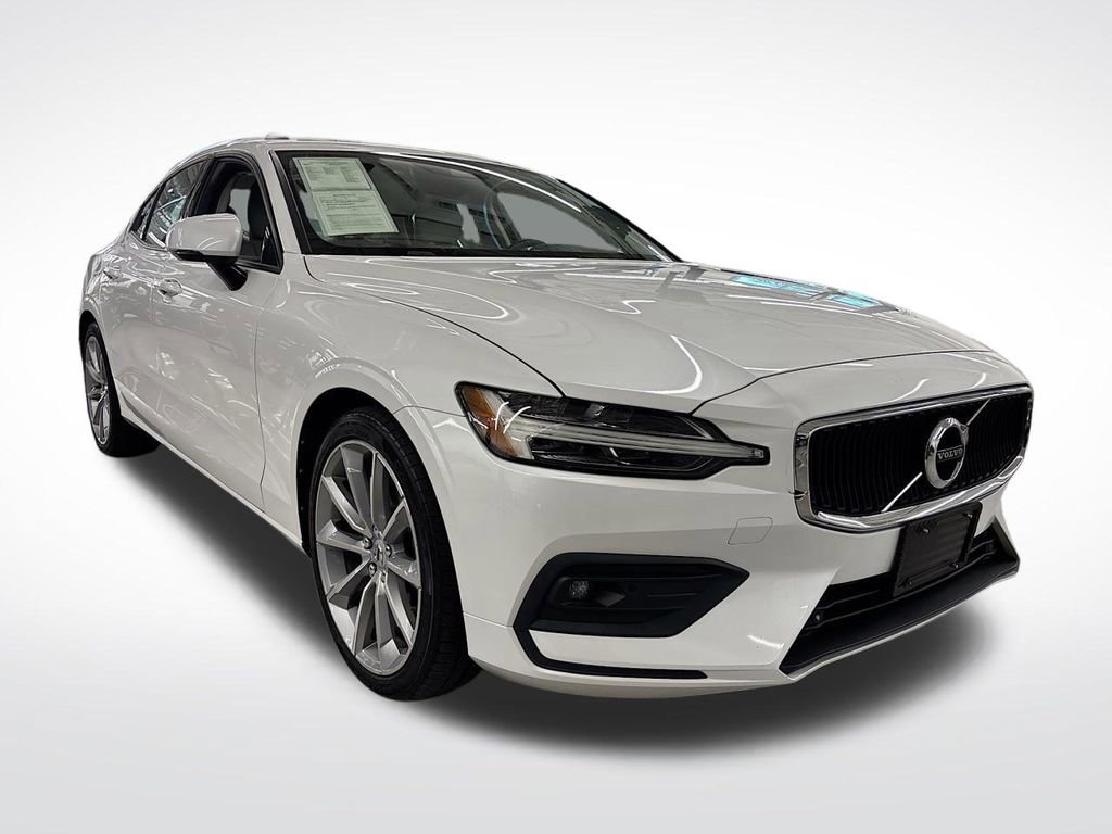 Used 2021 Volvo S60 T5 Momentum image 7