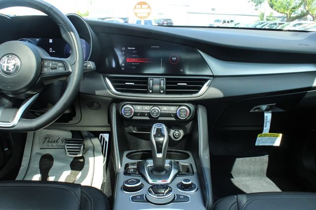 Used 2024 Alfa Romeo Giulia Ti w/ Active Assist Plus Package AWD/4WD image 17