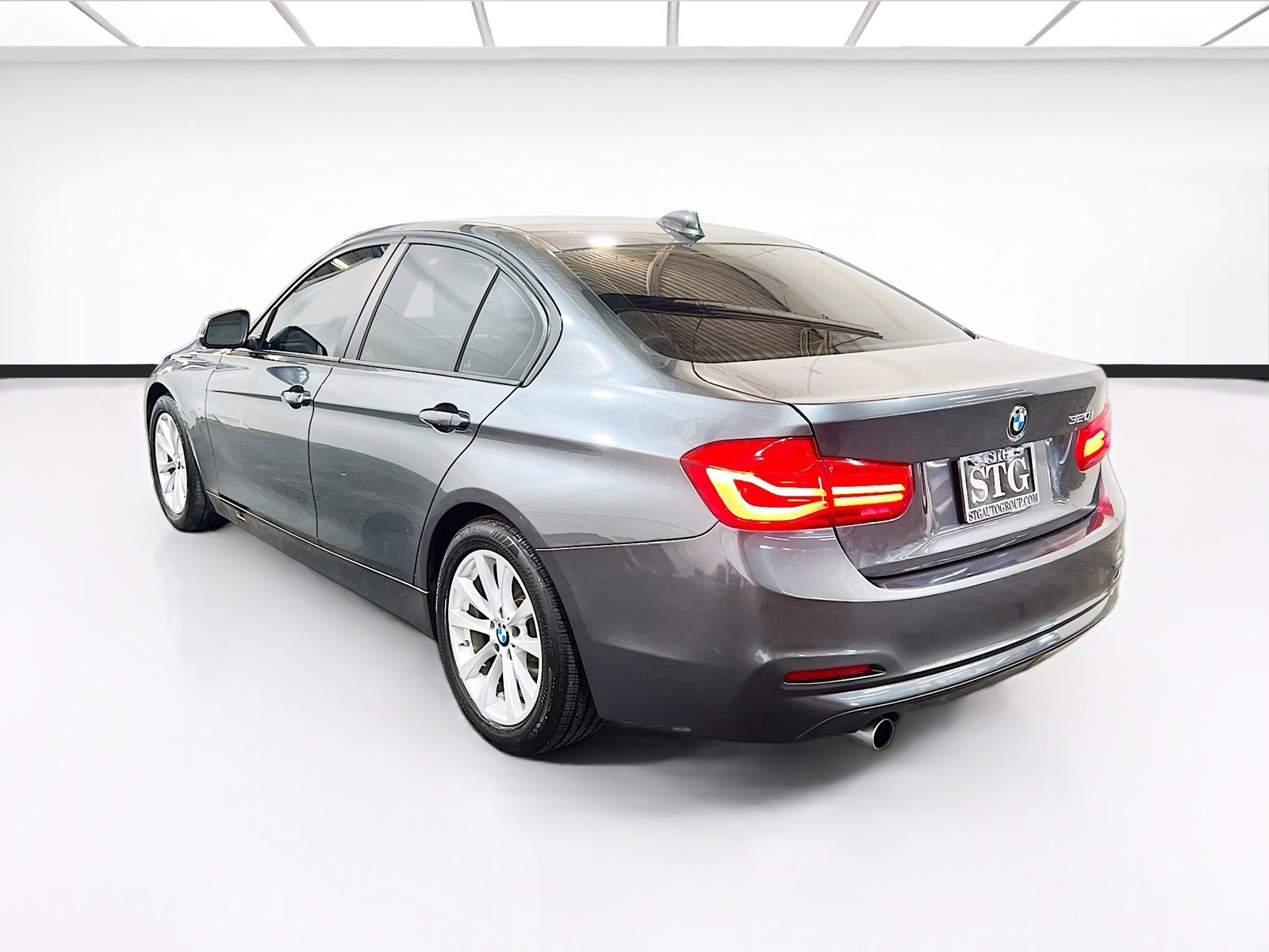 Used 2018 BMW 320i Sedan w/ Convenience Package RWD image 6