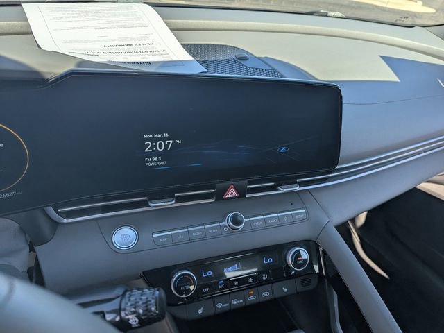 Used 2023 Hyundai Elantra SEL w/ Convenience Package image 25