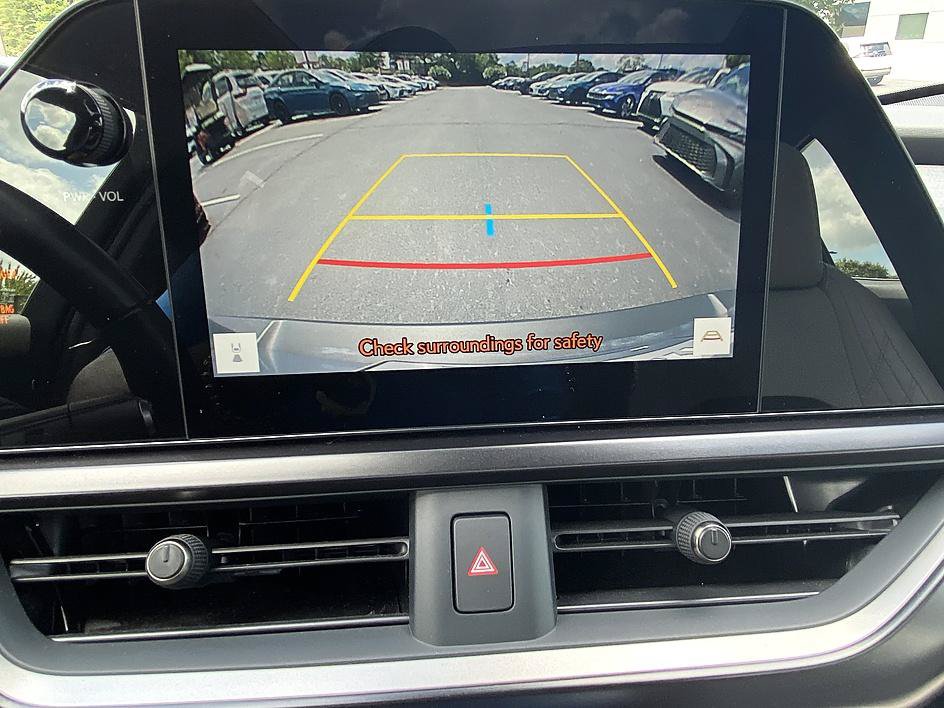 Used 2025 Lexus UX 300h FWD image 14
