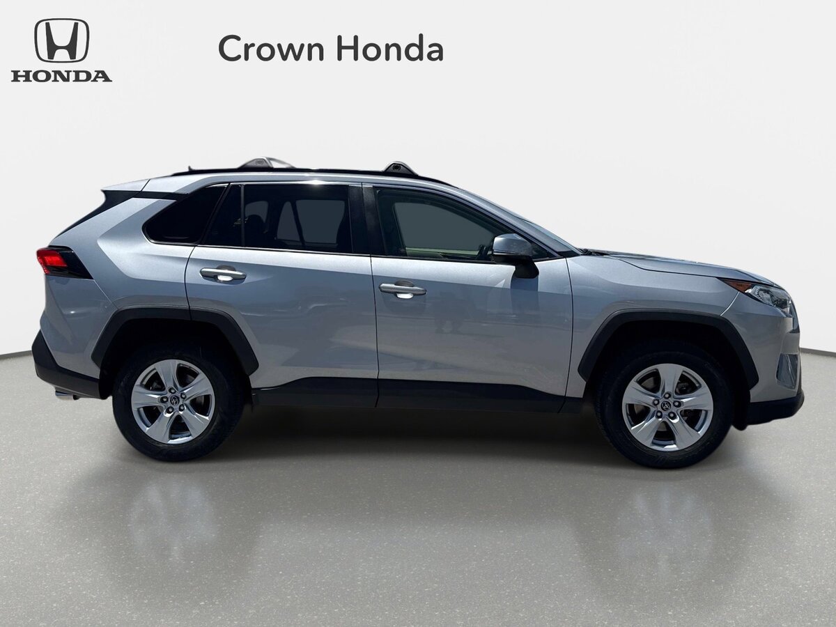 Used 2019 Toyota RAV4 XLE AWD/4WD image 5