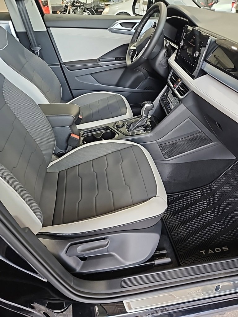 New 2026 Volkswagen Taos SE image 13