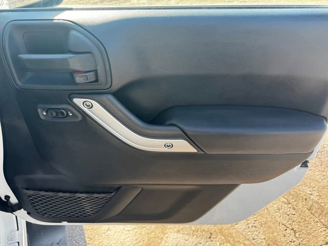 Used 2013 Jeep Wrangler Sahara AWD/4WD image 13