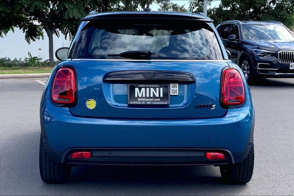 Certified 2024 MINI Cooper SE image 5