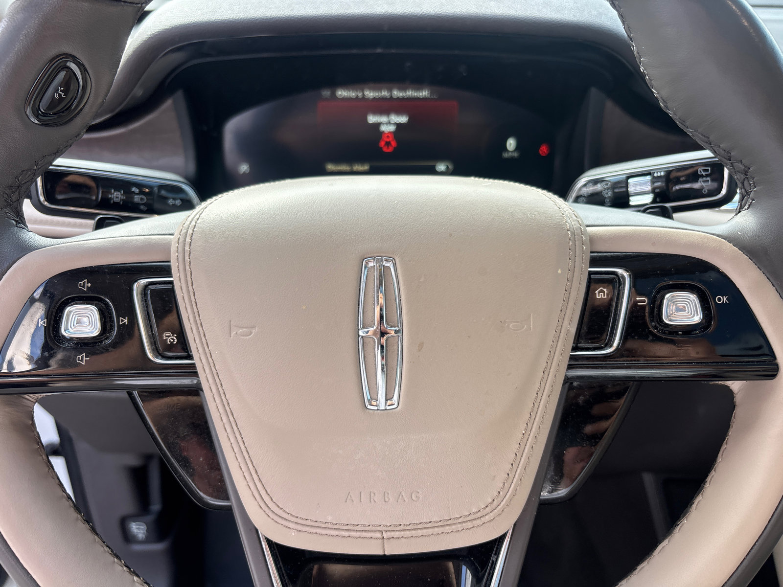 Used 2023 Lincoln Aviator Reserve w/ Equipment Group 201A AWD/4WD image 16