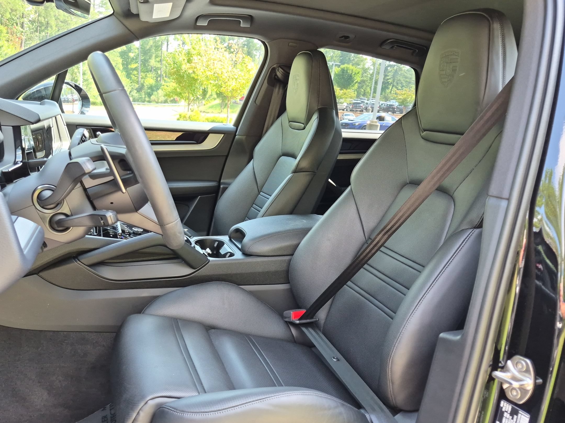 Certified 2024 Porsche Cayenne AWD/4WD image 5