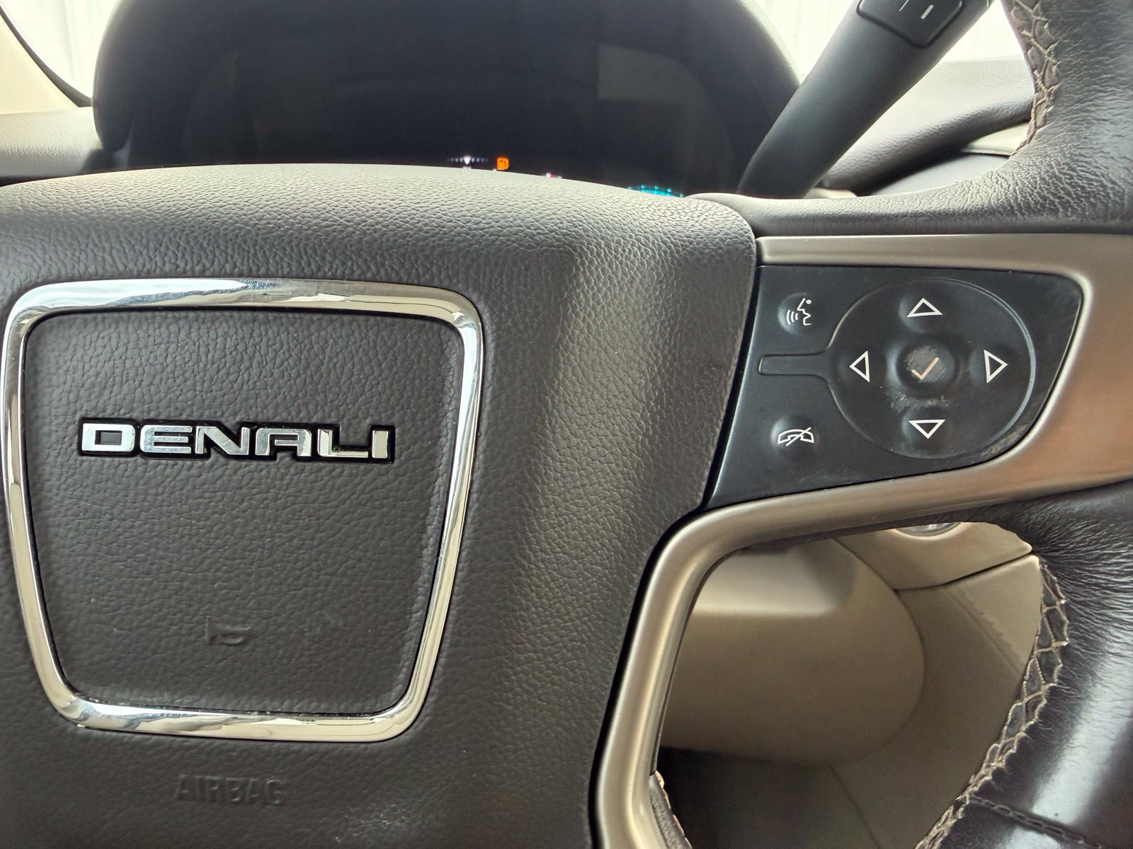 Used 2018 GMC Yukon Denali w/ Open Road Package RWD image 16