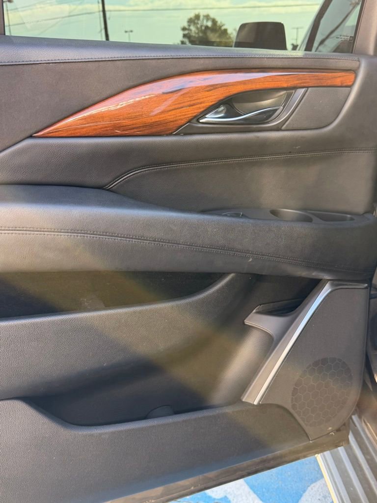 Used 2016 Cadillac Escalade ESV Luxury image 9