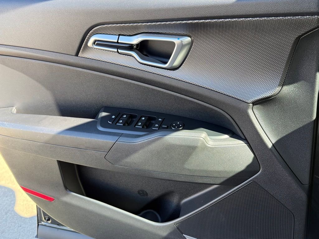 Used 2025 Kia Sportage LX image 27