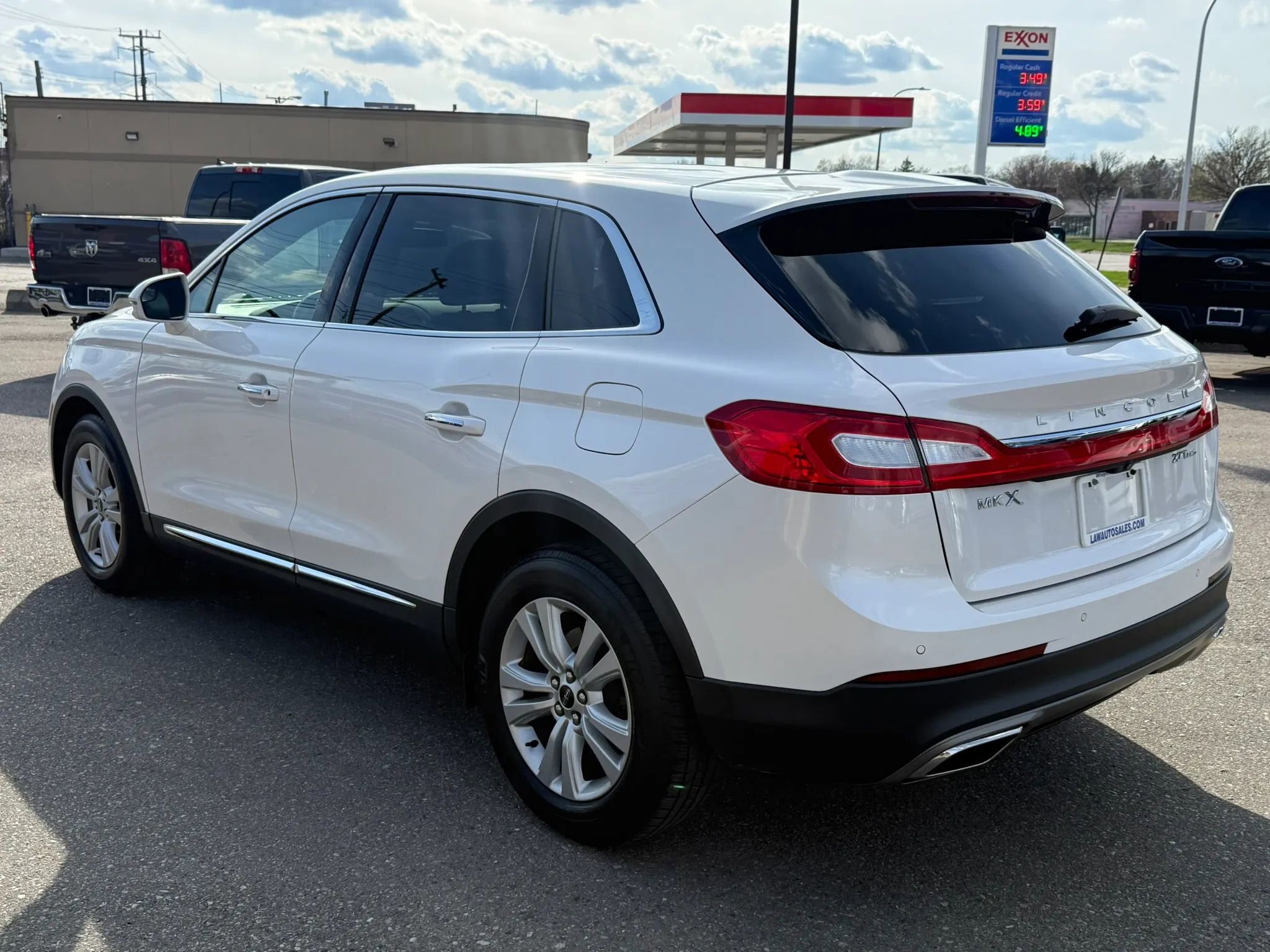 Used 2017 Lincoln MKX Premiere image 5