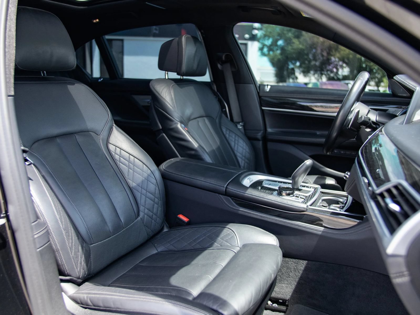 Used 2020 BMW 740i w/ M Sport Package RWD image 26