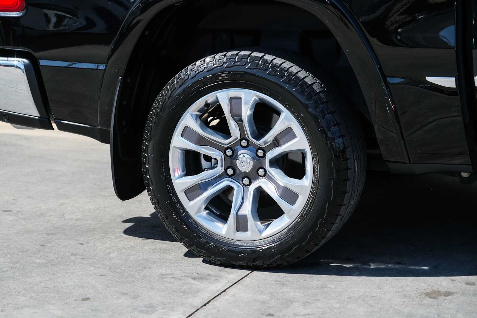 Used 2022 RAM 1500 Limited AWD/4WD image 9