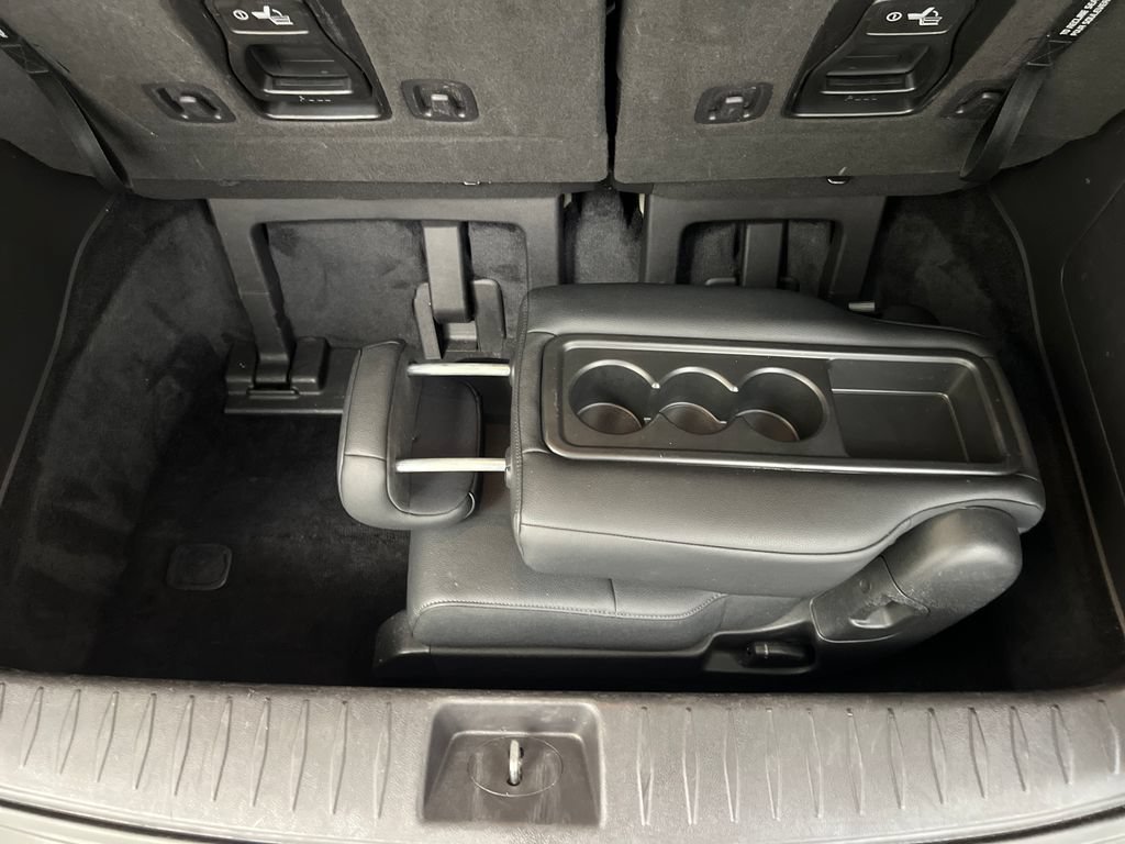 Used 2025 Kia Carnival FWD image 24