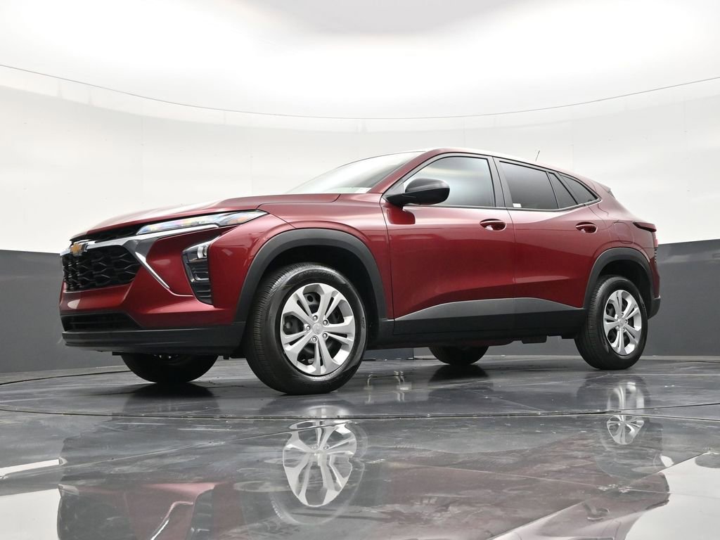 Used 2025 Chevrolet Trax LS image 21