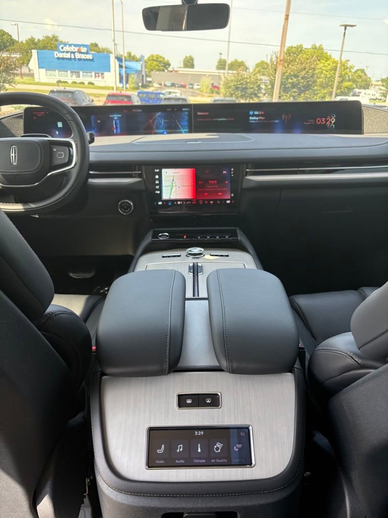 New 2025 Lincoln Navigator Reserve w/ Jet Appearance Package image 12