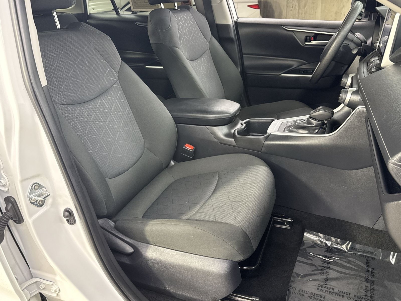 Used 2025 Toyota RAV4 XLE AWD/4WD image 39