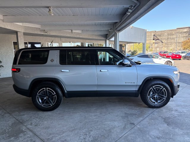 Used 2025 Rivian R1S Adventure Dual AWD/4WD image 2