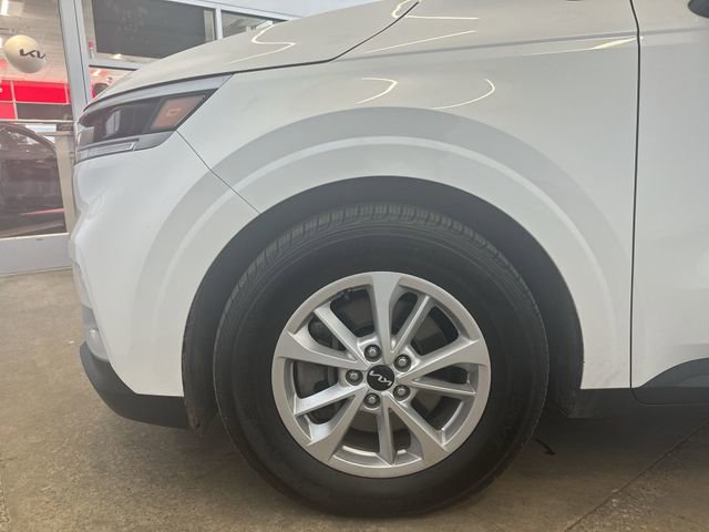 Used 2023 Kia Carnival LX FWD image 20