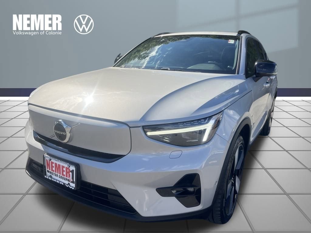 Used 2023 Volvo XC40 Recharge Ultimate image 1