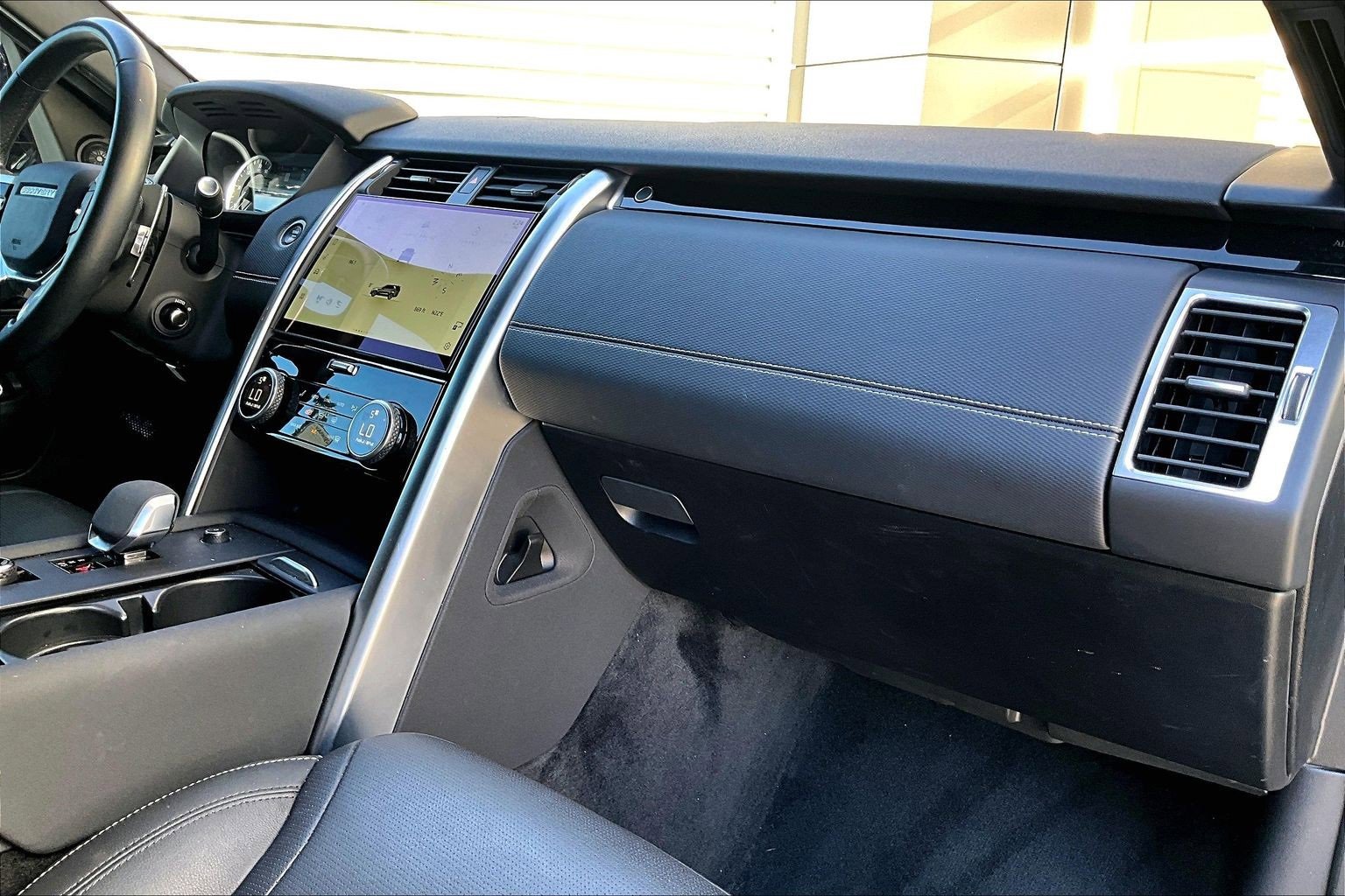 Used 2023 Land Rover Discovery S R-Dynamic image 15