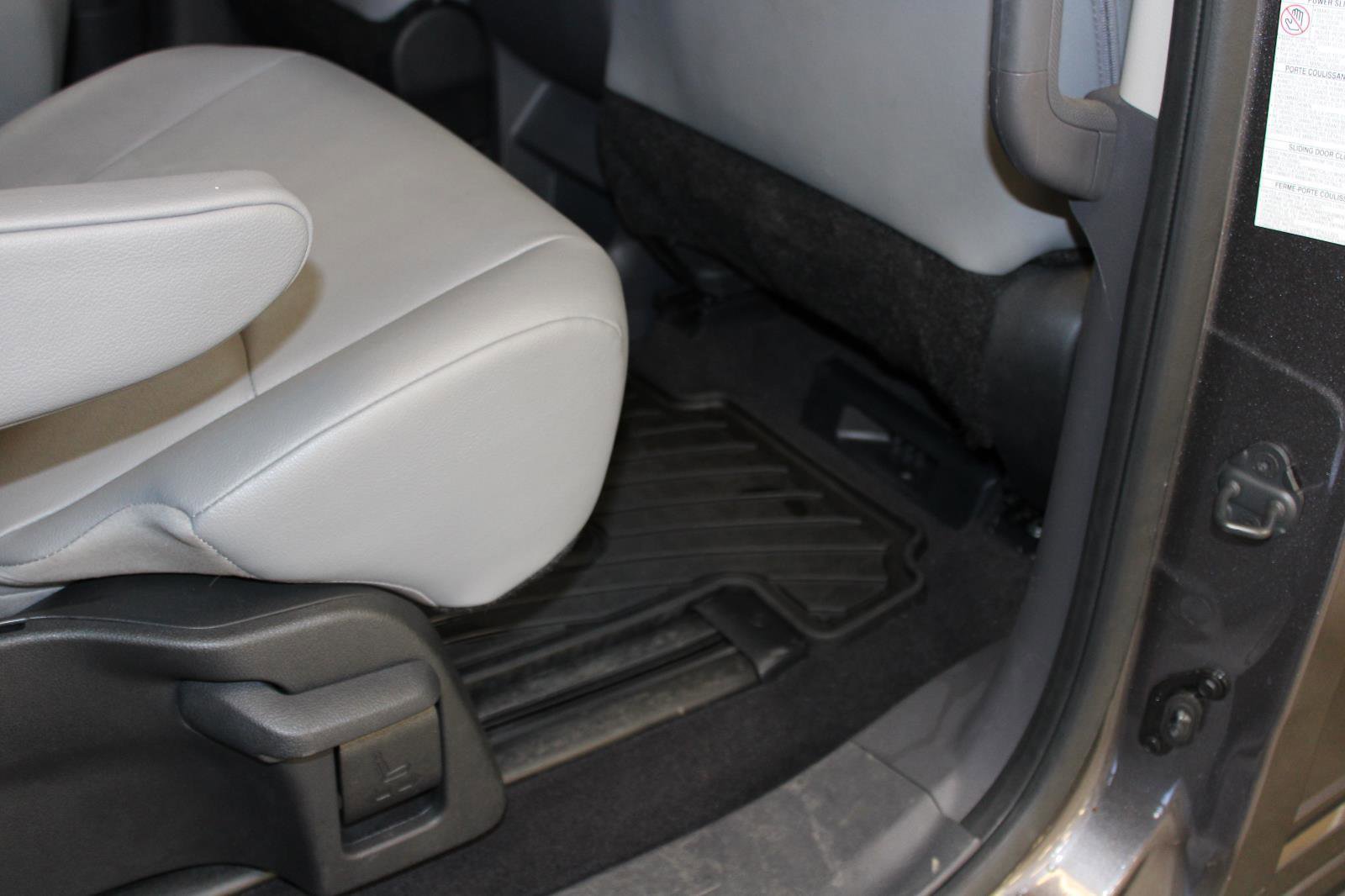 Used 2024 Toyota Sienna XLE AWD/4WD image 41