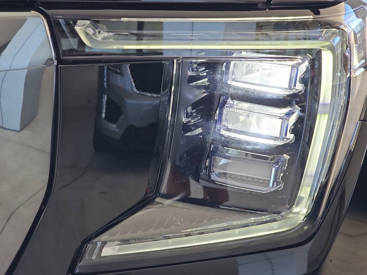 Used 2024 GMC Yukon Denali Ultimate AWD/4WD image 39
