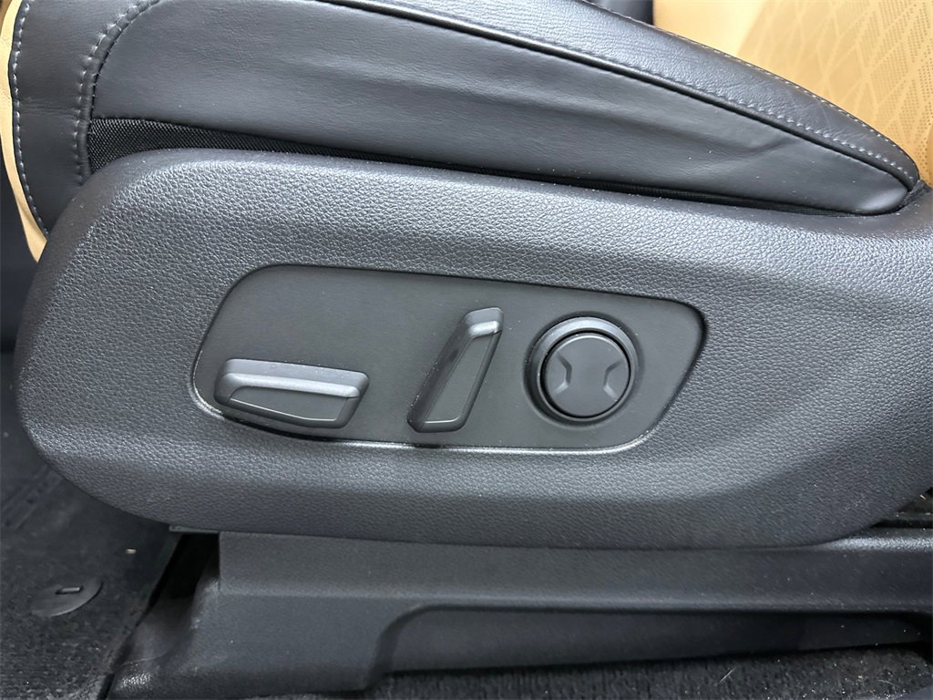 Used 2022 Kia Carnival LX image 10