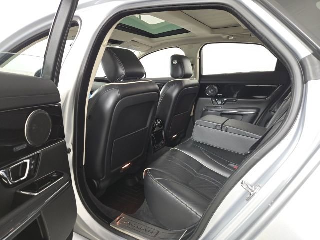 Used 2018 Jaguar XJ R-Sport AWD/4WD image 18
