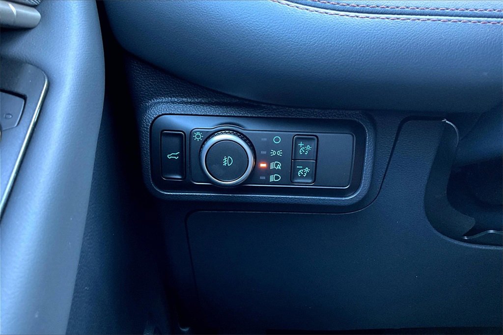 New 2025 Ford Explorer Active image 38