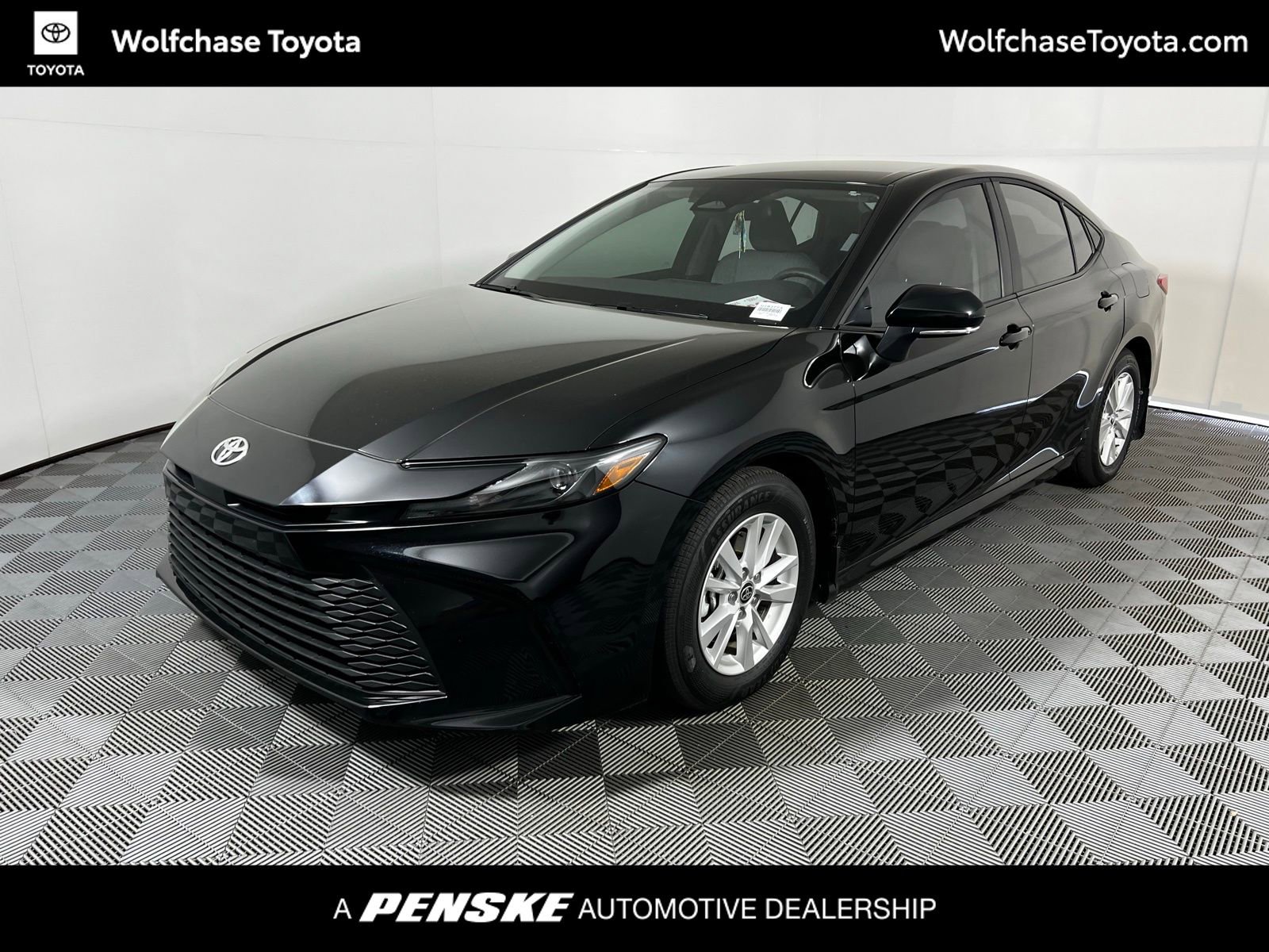 Certified 2025 Toyota Camry LE image 1